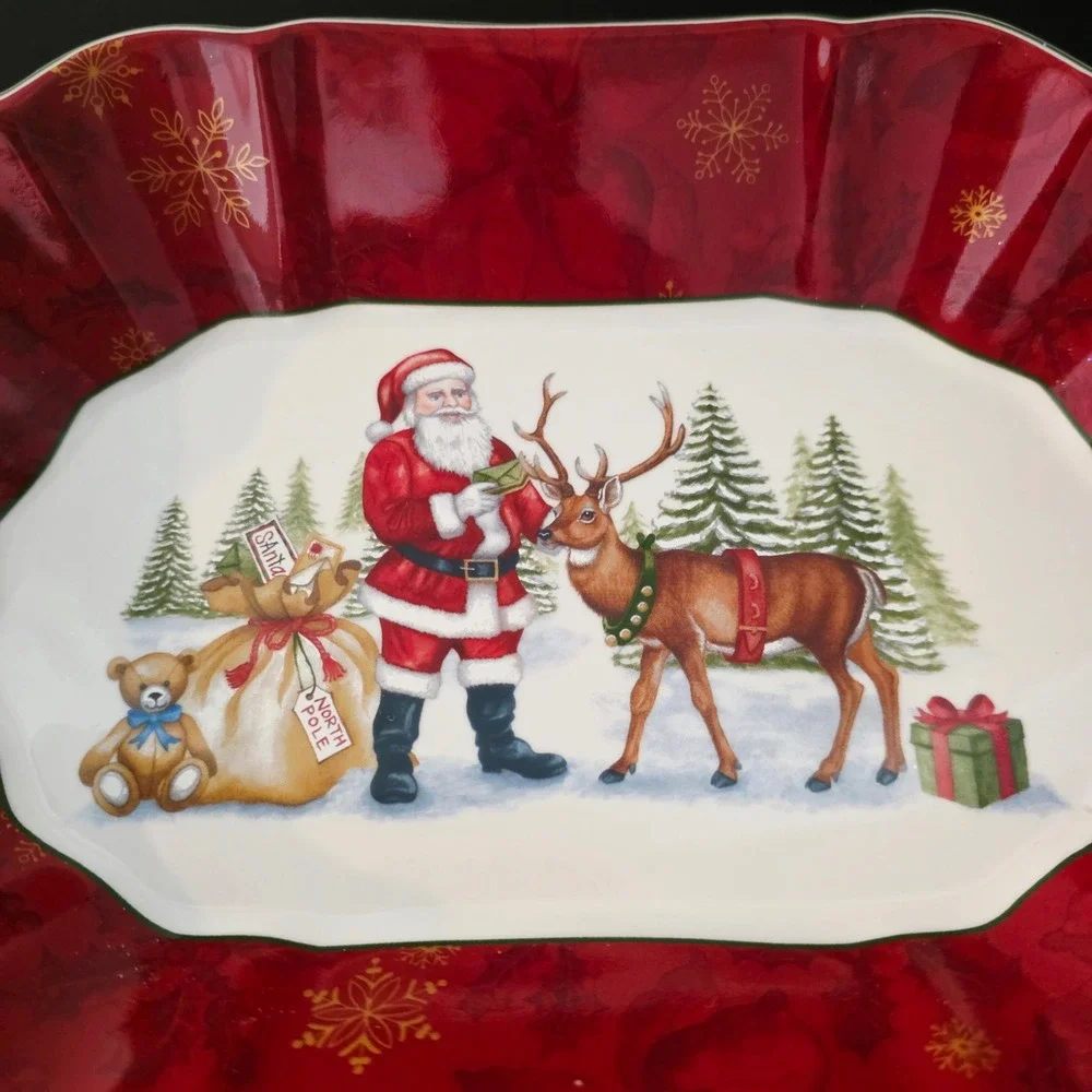 Vintage Villeroy & Boch Toy's Fantasy Santa Scalloped Christmas Serving Bowl Red